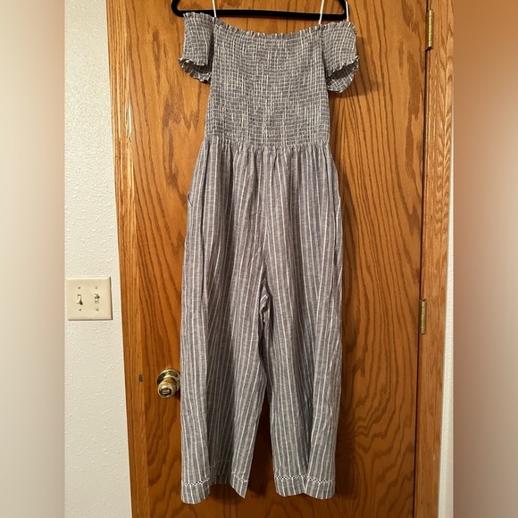 1 State Striped Smocked Off-The-Shoulder Jumpsuit - Size M - Picture 5 of 16
